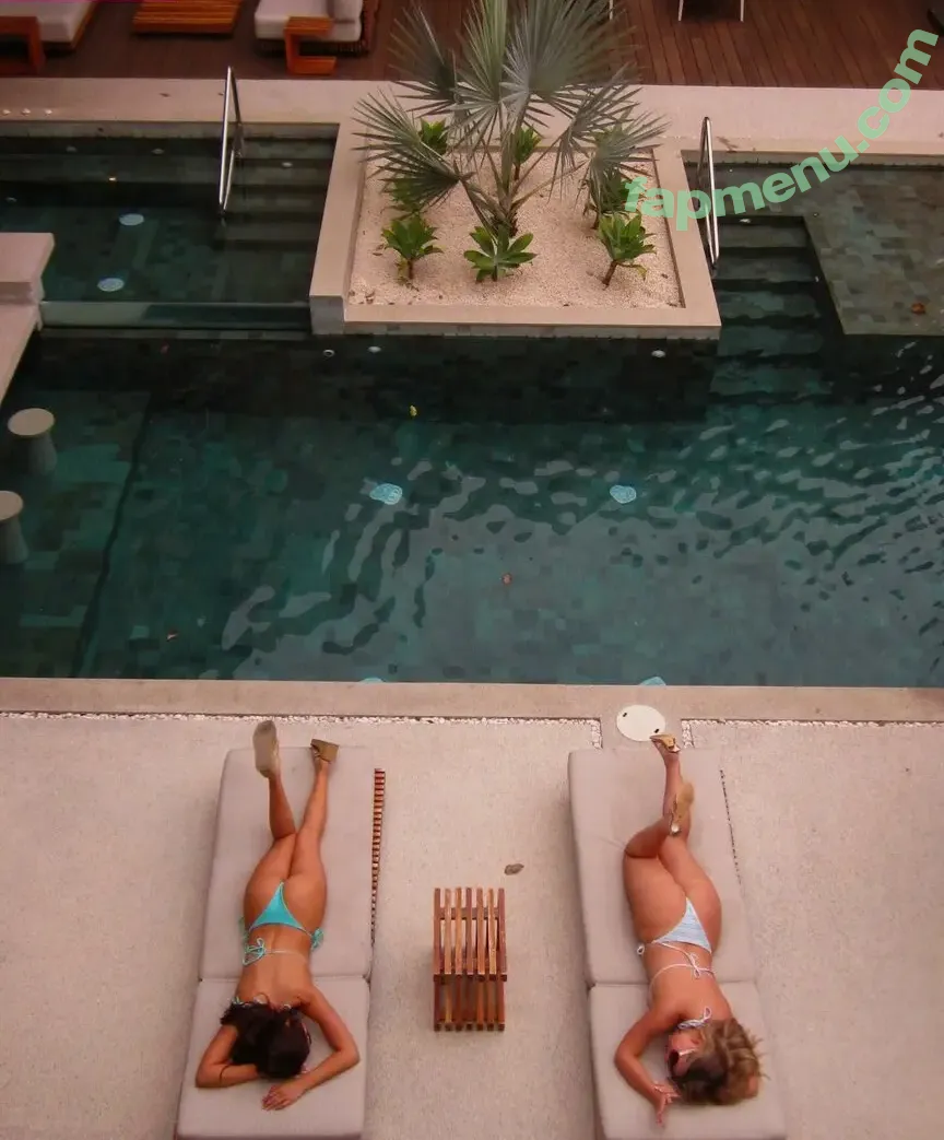 Caroline Bowers nude photo #0077 (care.eliza / carolineebowers)