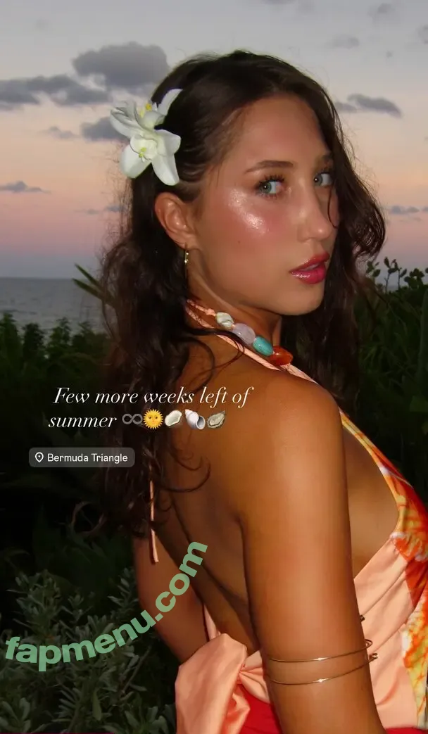 Caroline Bowers nude photo #0083 (care.eliza / carolineebowers)