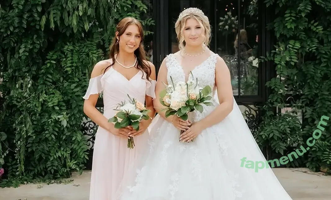 Caroline Bowers nude photo #0088 (care.eliza / carolineebowers)