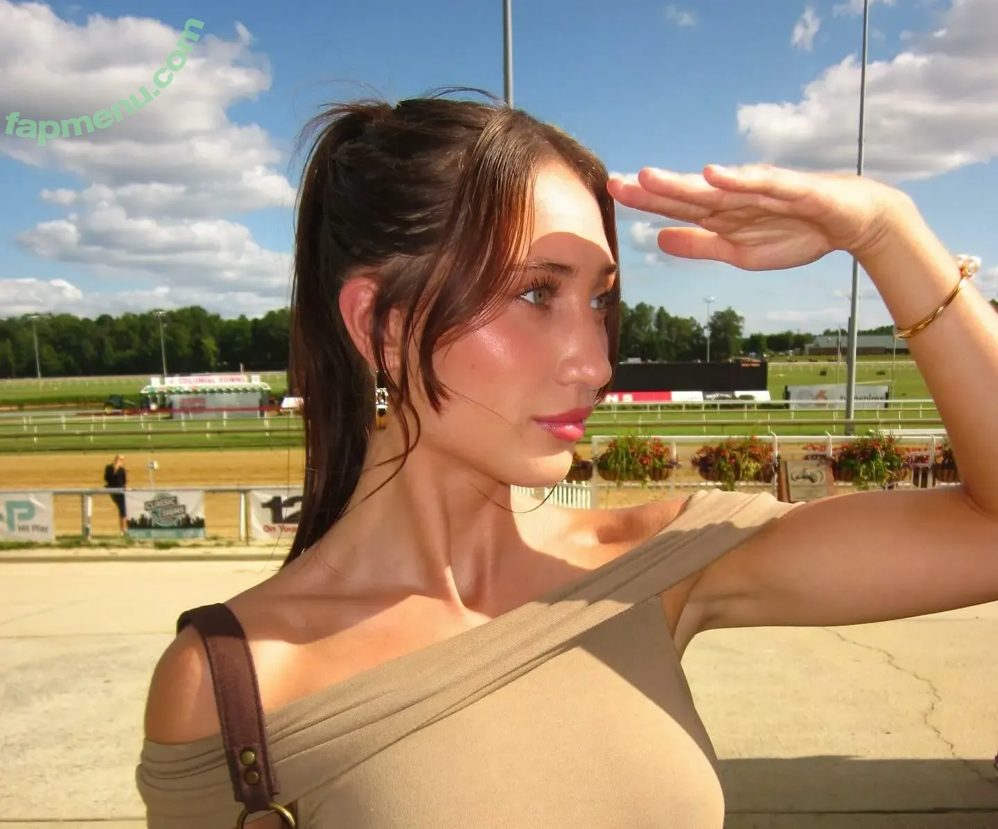 Caroline Bowers nude photo #0096 (care.eliza / carolineebowers)