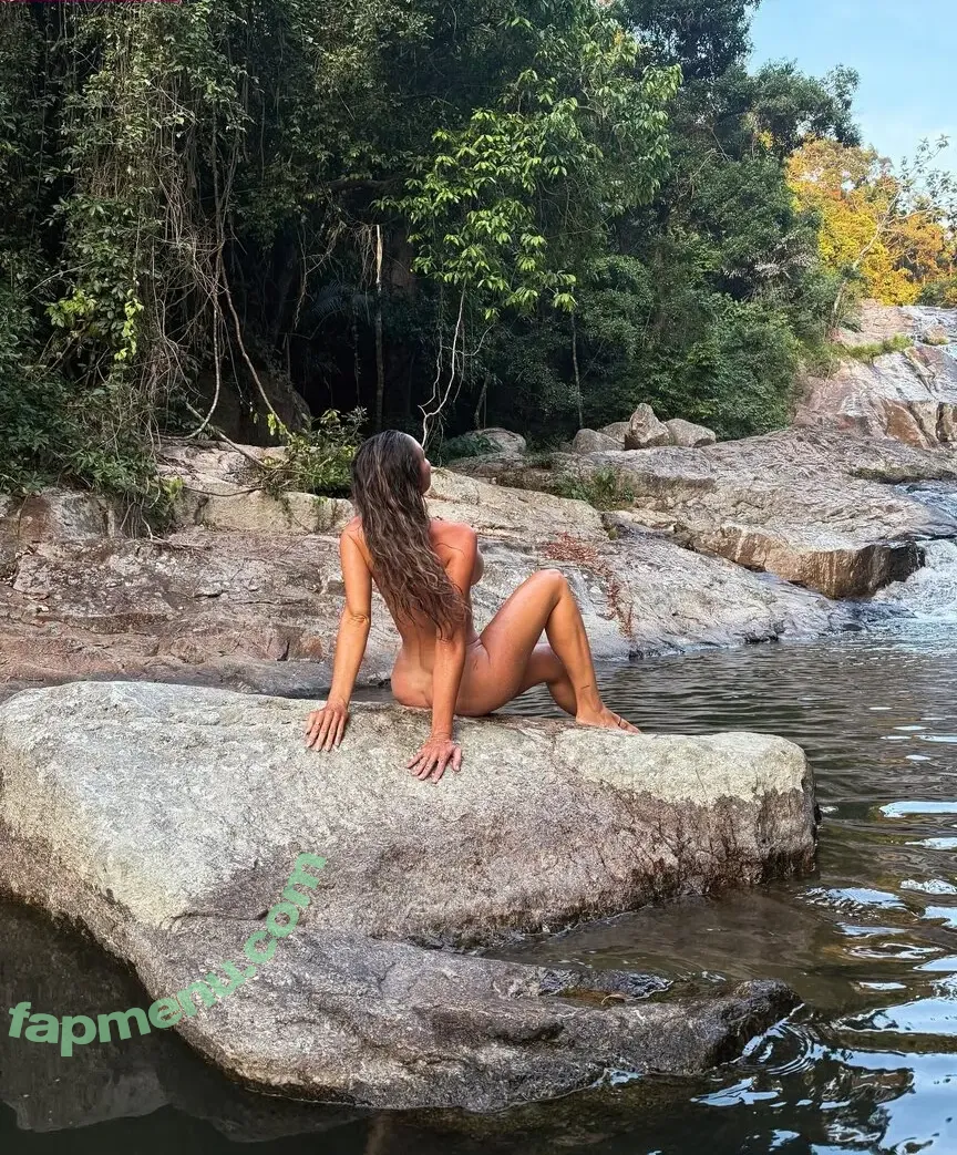 Caroline Einhoff nude photo #0011 (Caroline Einhoff)