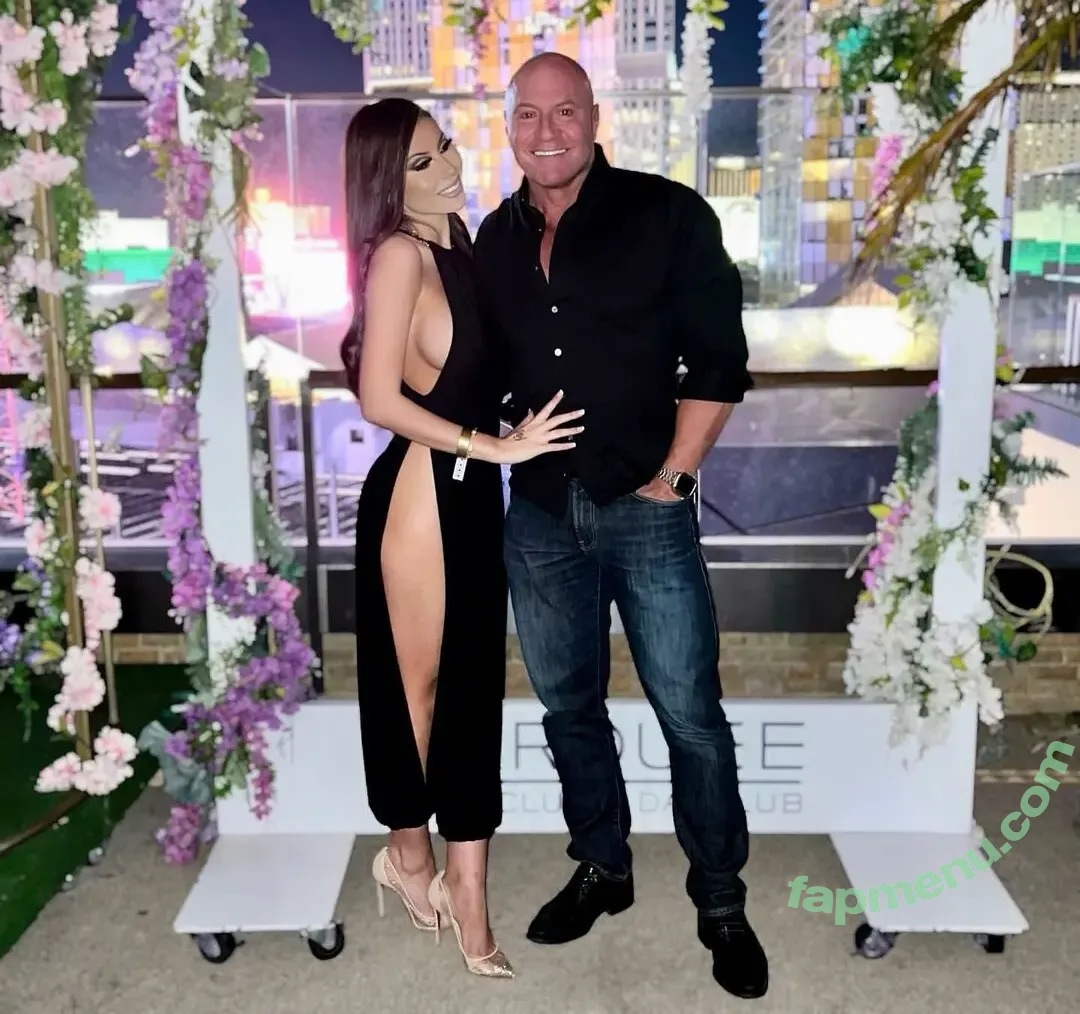 Caroline Jaquish nude photo #0075 (carolinejaquish)