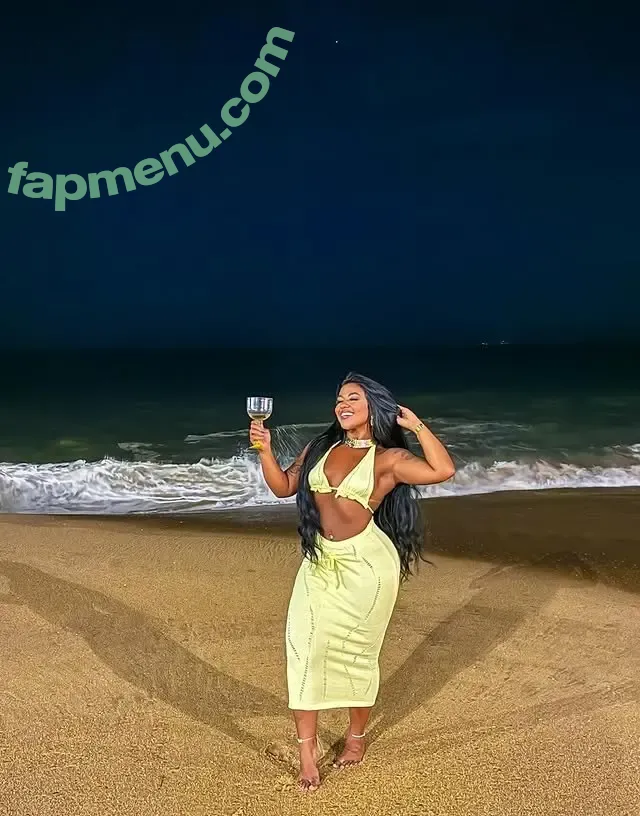 Caroline Pereira nude photo #0004 (Carol Índia / carol.india_)