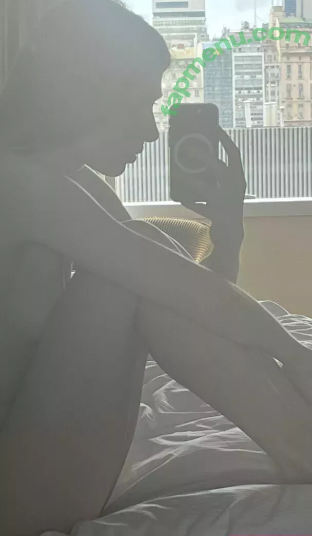 Caroline Polachek nude photo #0002 (carolineplz / fenisfun)