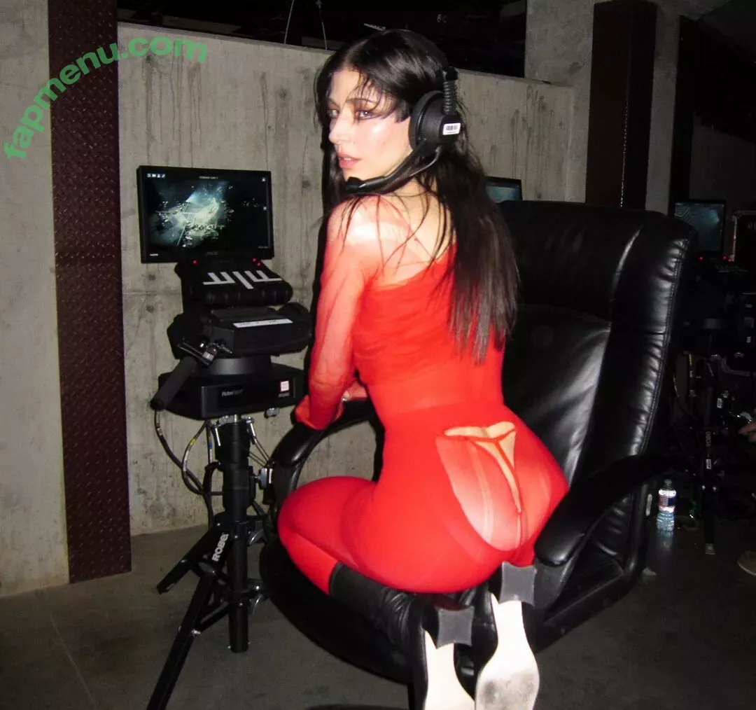 Caroline Polachek nude photo #0015 (carolineplz / fenisfun)