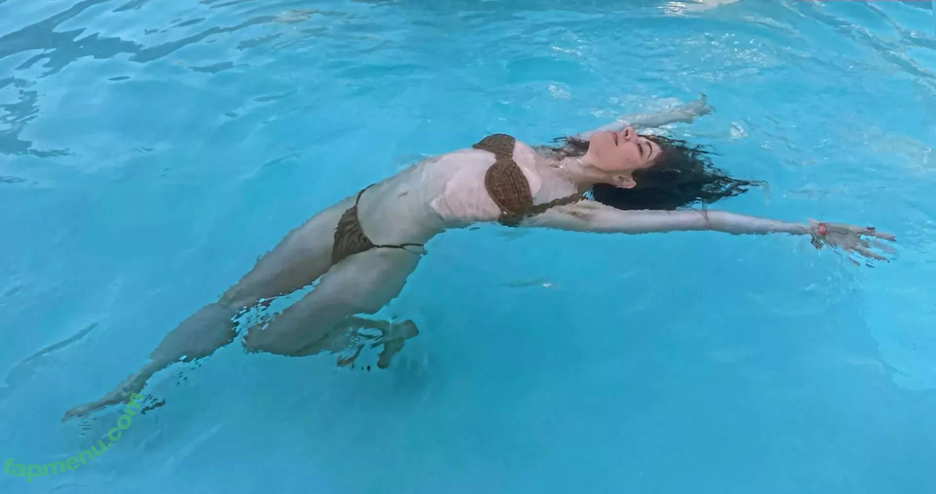 Caroline Polachek nude photo #0020 (carolineplz / fenisfun)