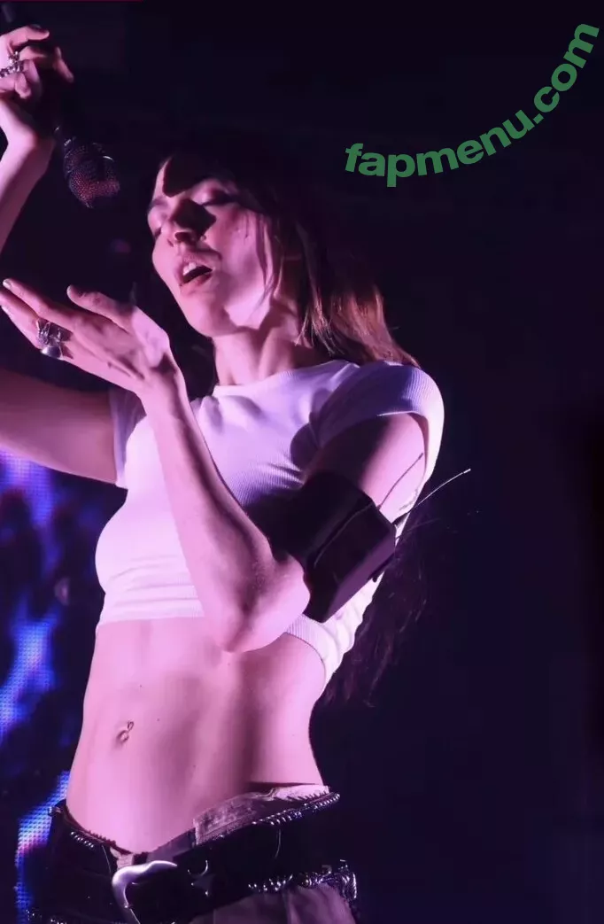 Caroline Polachek nude photo #0032 (carolineplz / fenisfun)