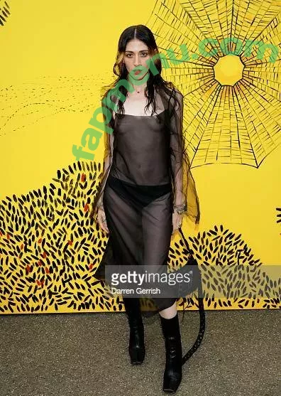 Caroline Polachek nude photo #0051 (carolineplz / fenisfun)