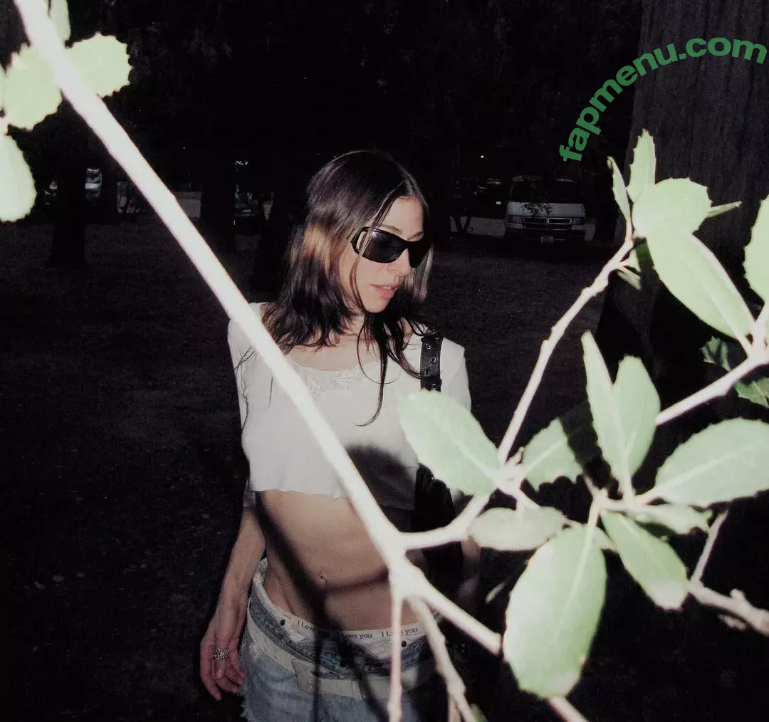 Caroline Polachek nude photo #0067 (carolineplz / fenisfun)