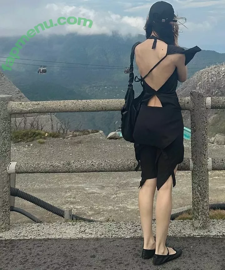 Caroline Polachek nude photo #0079 (carolineplz / fenisfun)