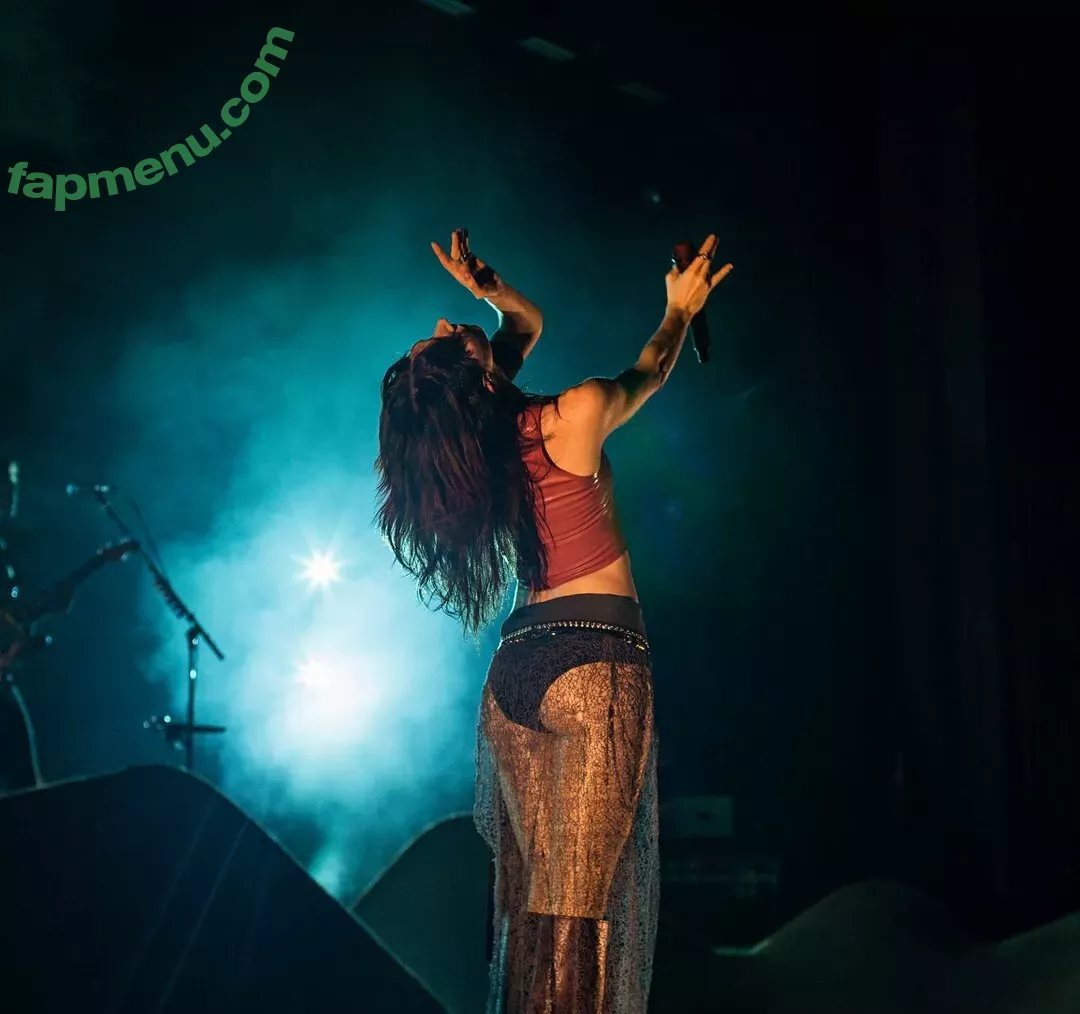 Caroline Polachek nude photo #0082 (carolineplz / fenisfun)