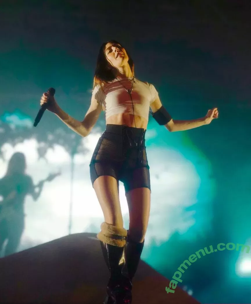 Caroline Polachek nude photo #0083 (carolineplz / fenisfun)