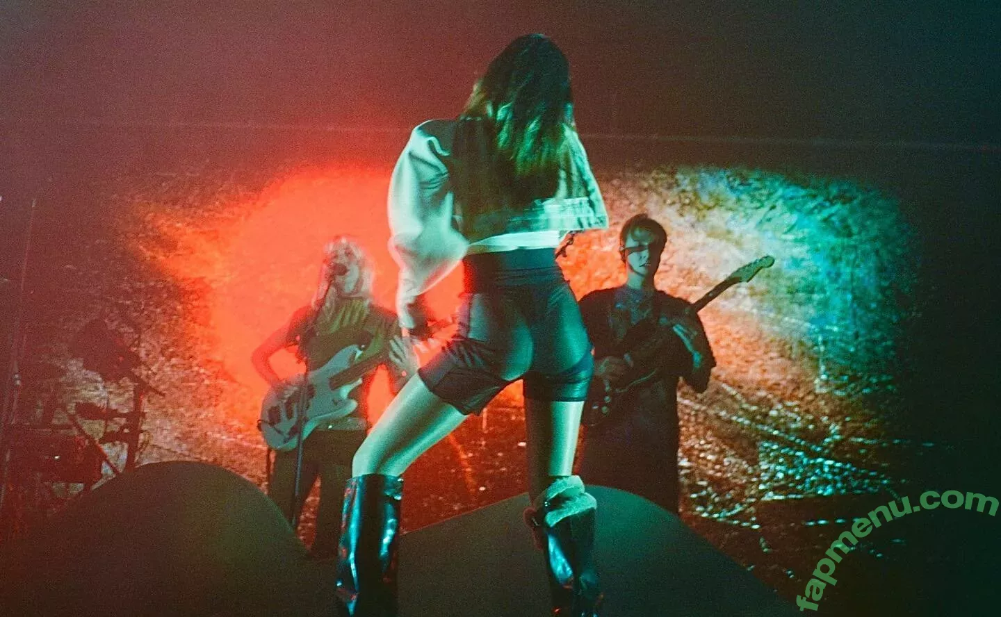 Caroline Polachek nude photo #0084 (carolineplz / fenisfun)