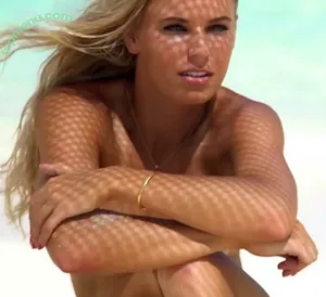 Caroline Wozniacki / CaroWozniacki nude photo #0338