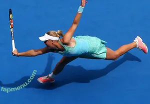 Caroline Wozniacki / CaroWozniacki nude photo #0346