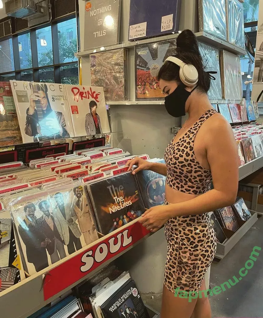CarolineKwan nude photo #0014 (carolinekwann)