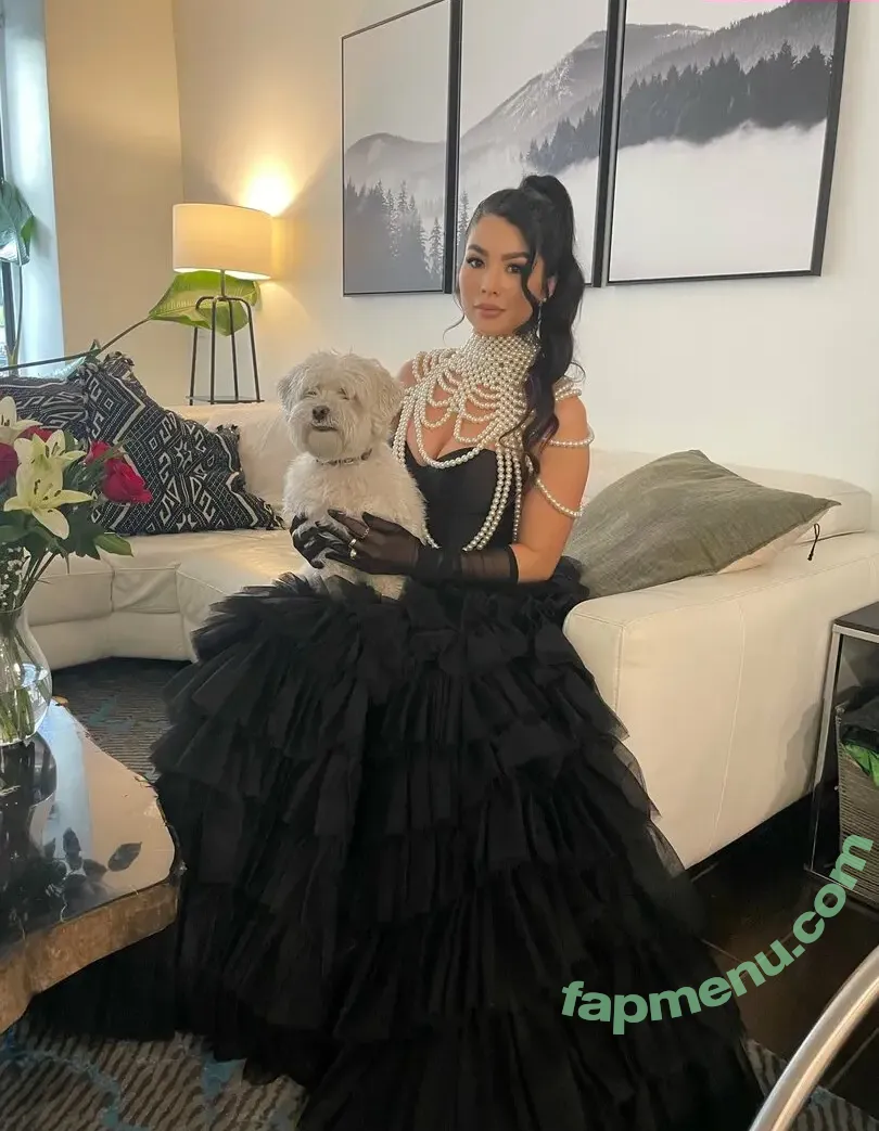 CarolineKwan nude photo #0214 (carolinekwann)