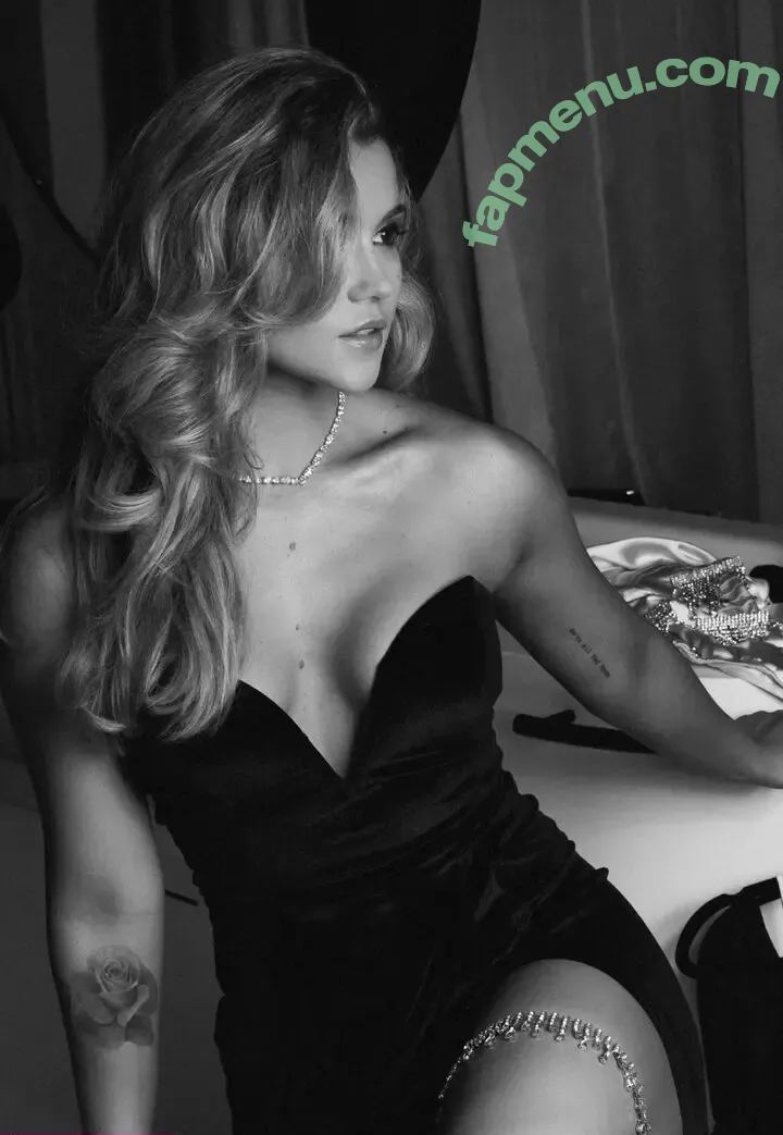 Carre Albers nude photo #0021 (carrealbers)