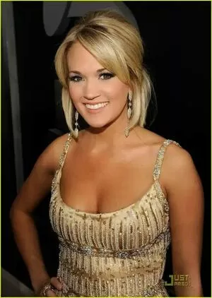 Carrie Underwood / carrieunderwood nude photo #0011