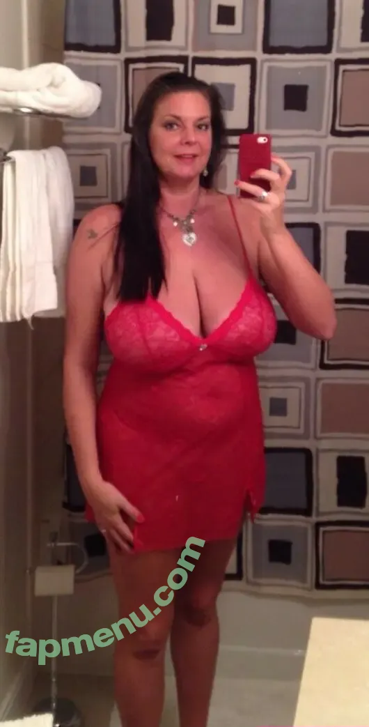 carriemoon nude photo #0200 (canadiancarriemoon)