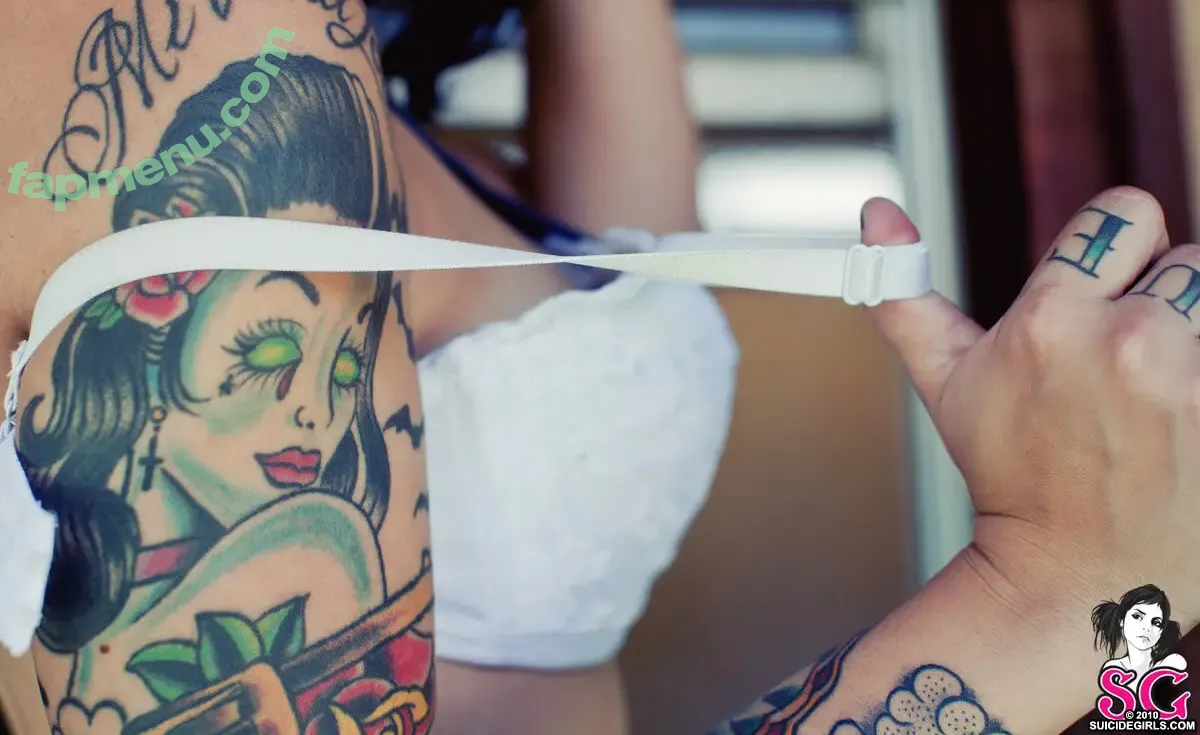 Carrina SG nude photo #0035 (Carrina SG)