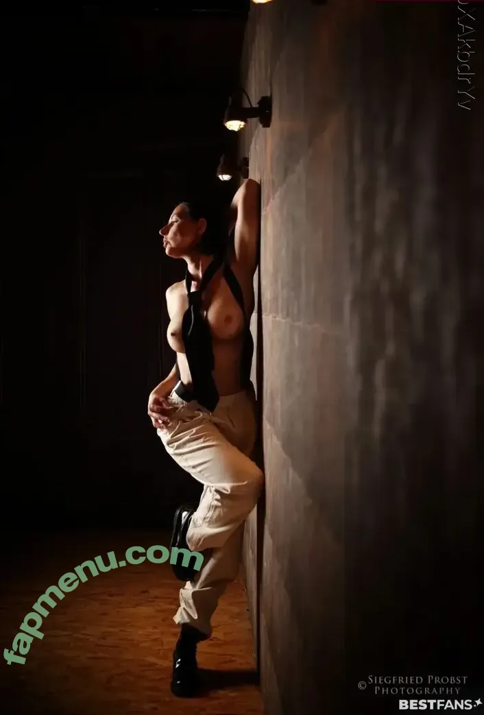Carryinked nude photo #0001 (Carryinked)