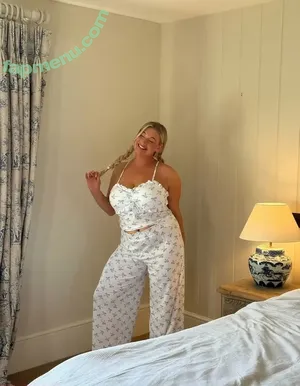 Carys Whittaker / busybeecarys / carys.whittaker / karlawhittake14 nude photo #0309