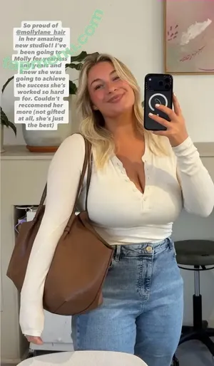 Carys Whittaker / busybeecarys / carys.whittaker / karlawhittake14 nude photo #0400