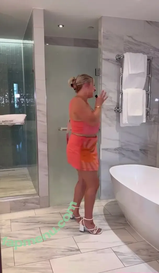 Carys Whittaker nude photo #0242 (busybeecarys / carys.whittaker / karlawhittake14)