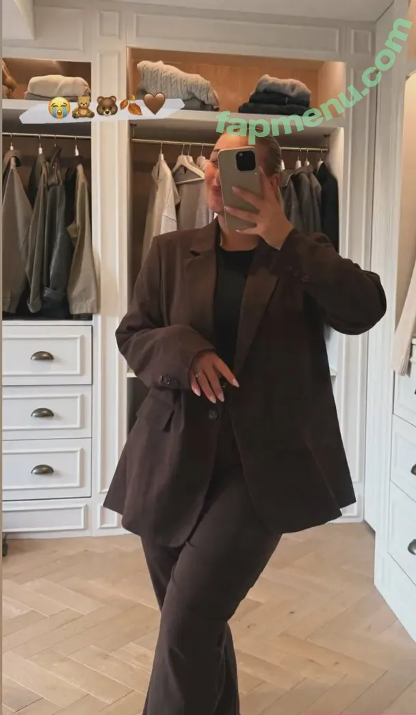 Carys Whittaker nude photo #0250 (busybeecarys / carys.whittaker / karlawhittake14)