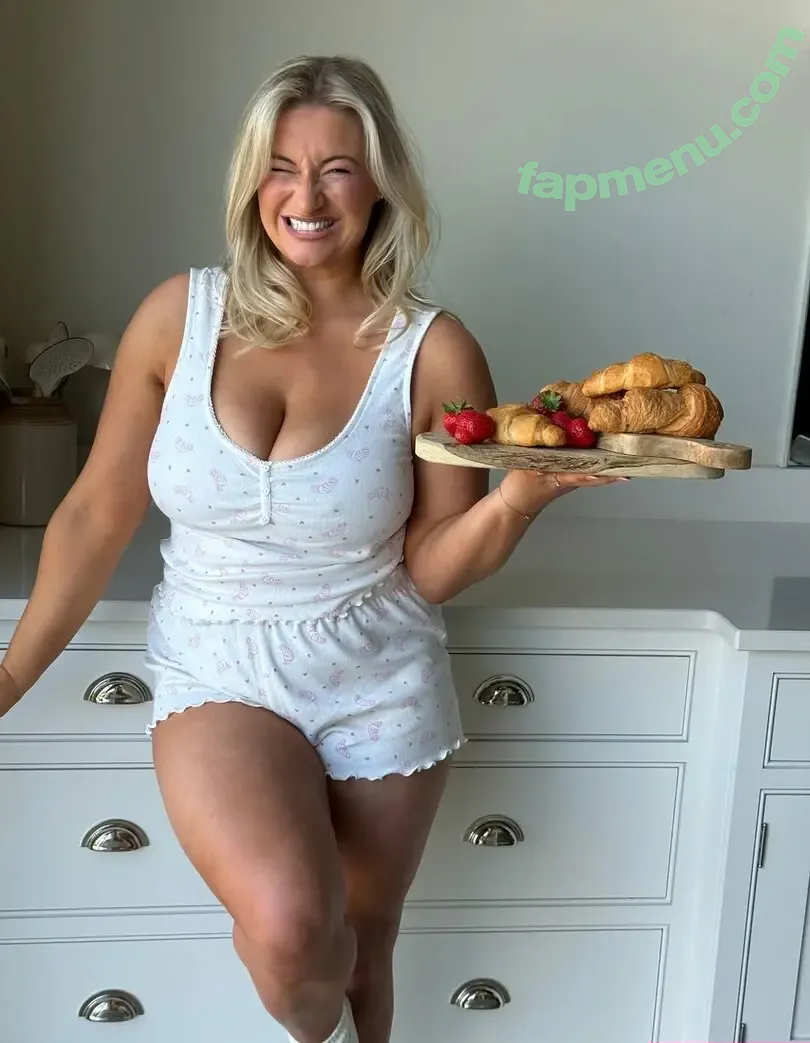 Carys Whittaker nude photo #0312 (busybeecarys / carys.whittaker / karlawhittake14)