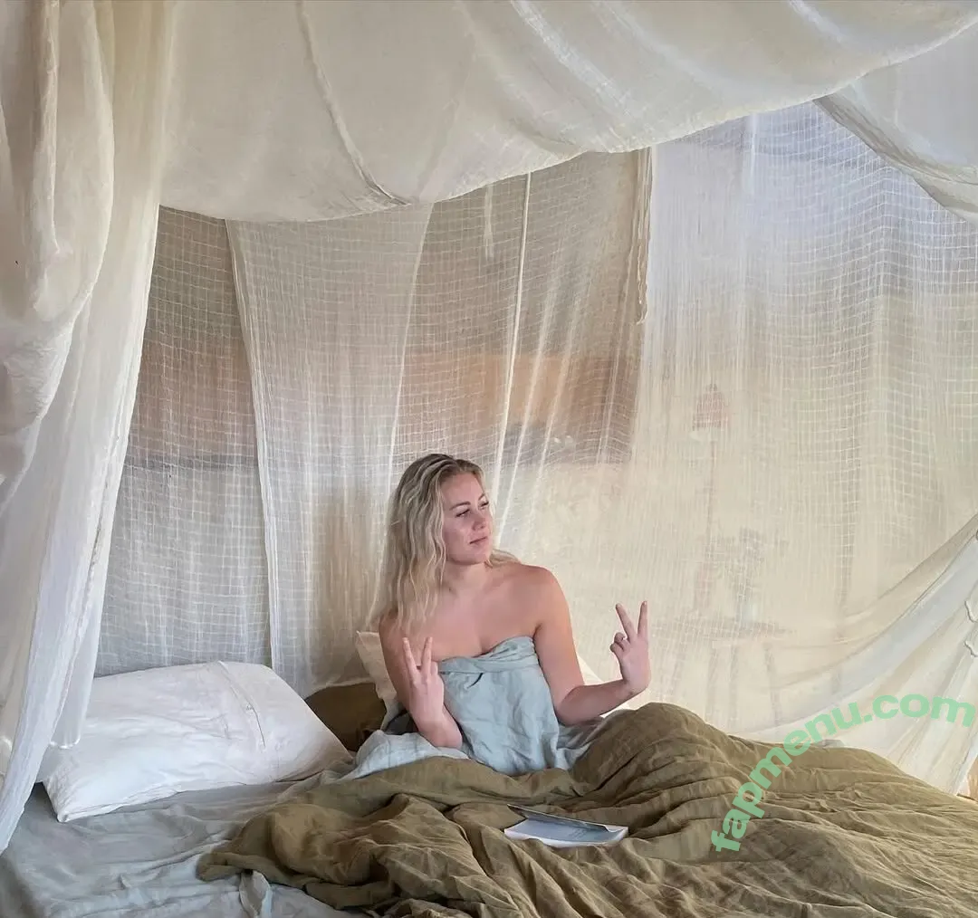 Casee Brimblecombe nude photo #0032 (caseebrim)