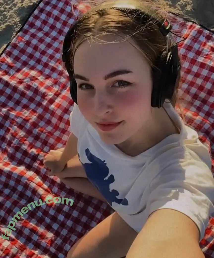 Cassie Claire nude photo #0001 (cassieclaire00)