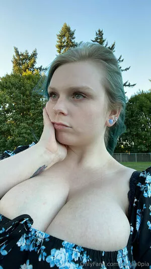 Cassie0pia / tcassie0pia / therealcassie0pia nude photo #1497