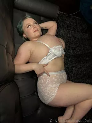 Cassie0pia / tcassie0pia / therealcassie0pia nude photo #2606