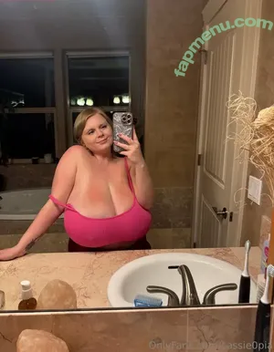 Cassie0pia / tcassie0pia / therealcassie0pia nude photo #3184