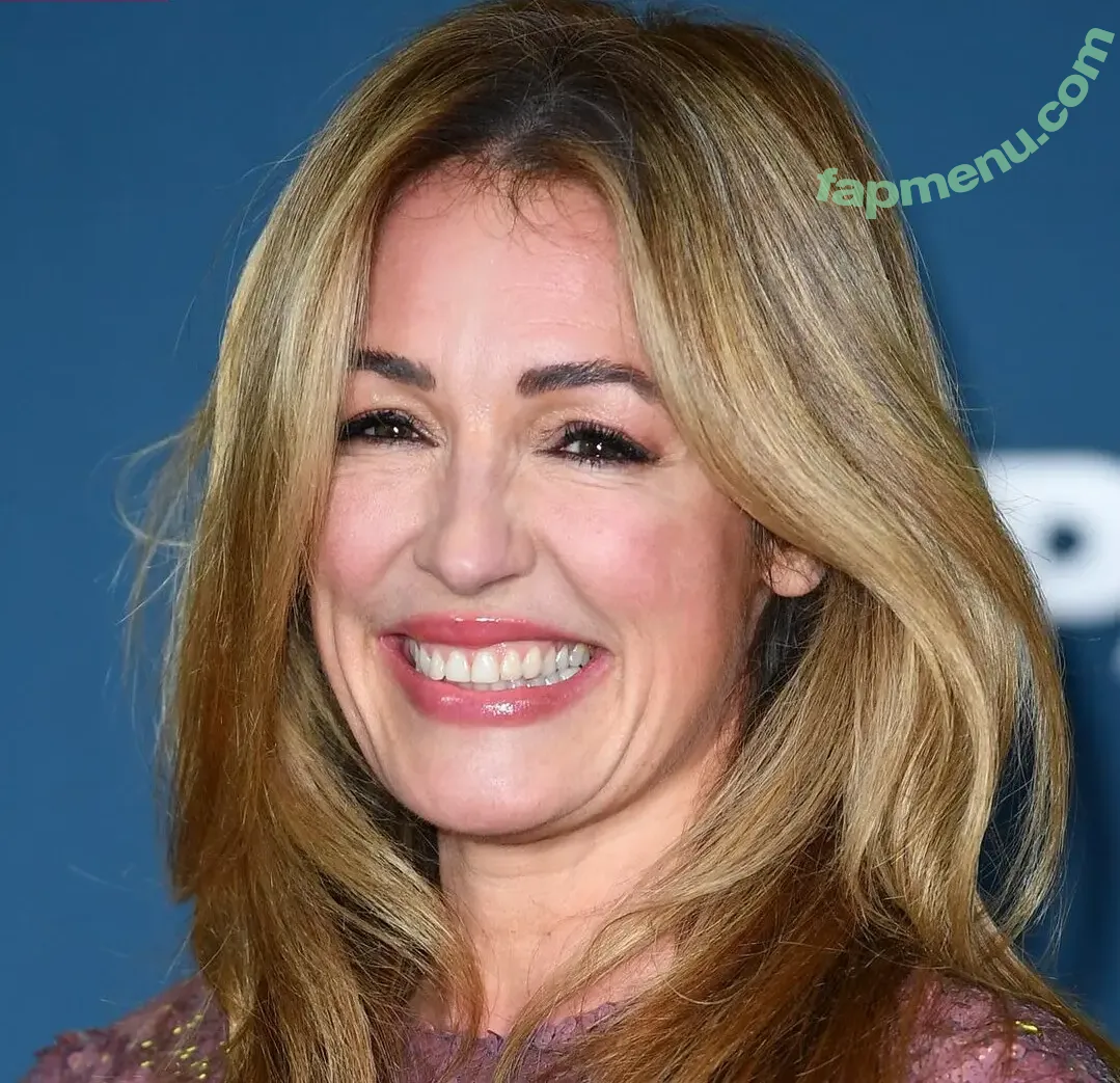 Cat Deeley nude photo #0195 (catdeeley)