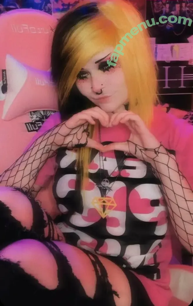 Catastrophiclarawr nude photo #0017 (catastropiclarawr)