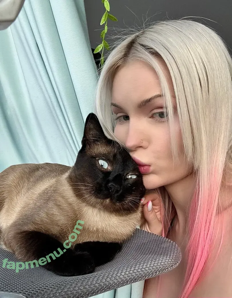 Catch_My_Vibe nude photo #1770 (catch_my_vibe.cosplay)