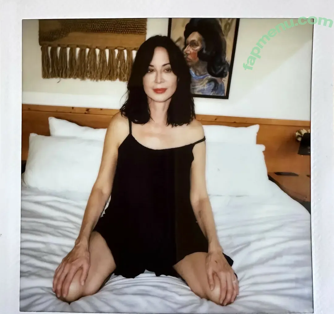 Catherine Bell nude photo #0296 (Sarah MacKenzie / catherine.bell / therealcatherinebell)