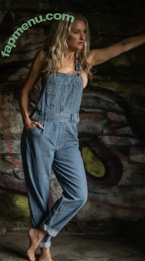 Catherine Lennard nude photo #0019 (its_van_life / itsvanlife)