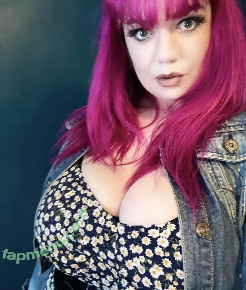 Catherine Sharples nude photo #0013 (kathikarabbit / thebigkathika)