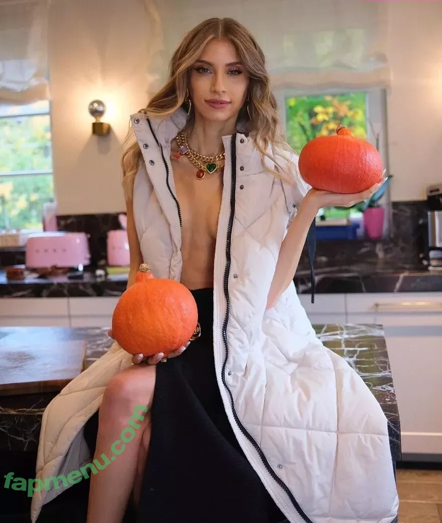 Cathy Hummels nude photo #0155 (cathy_hummels / cathyhummels)