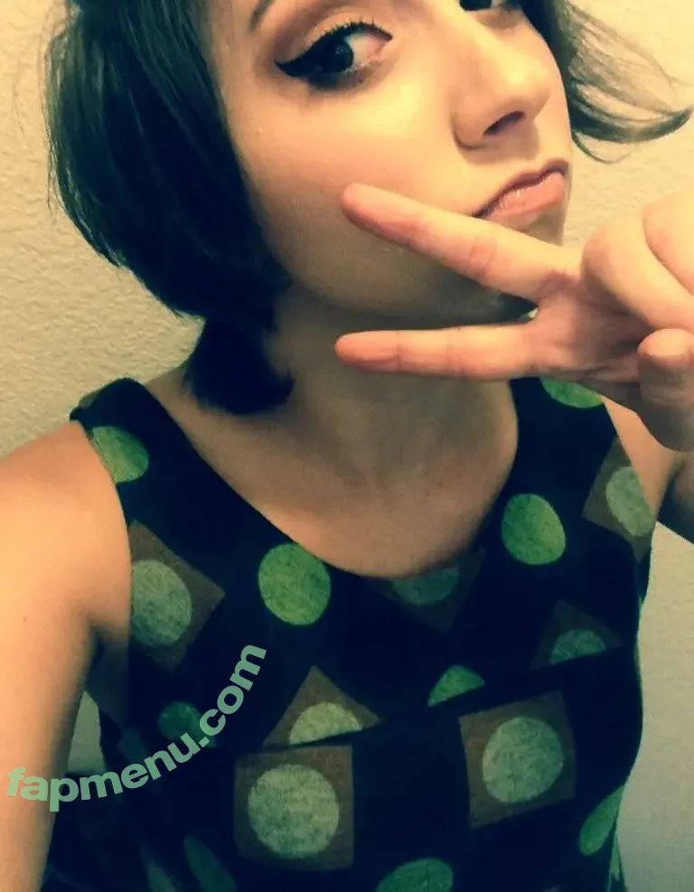 Catie Wayne nude photo #0032 (Boxxy / catieboxxy)