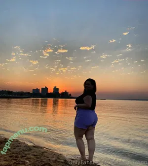 celinemorgann / UmmYeaImACozyGurl nude photo #0049