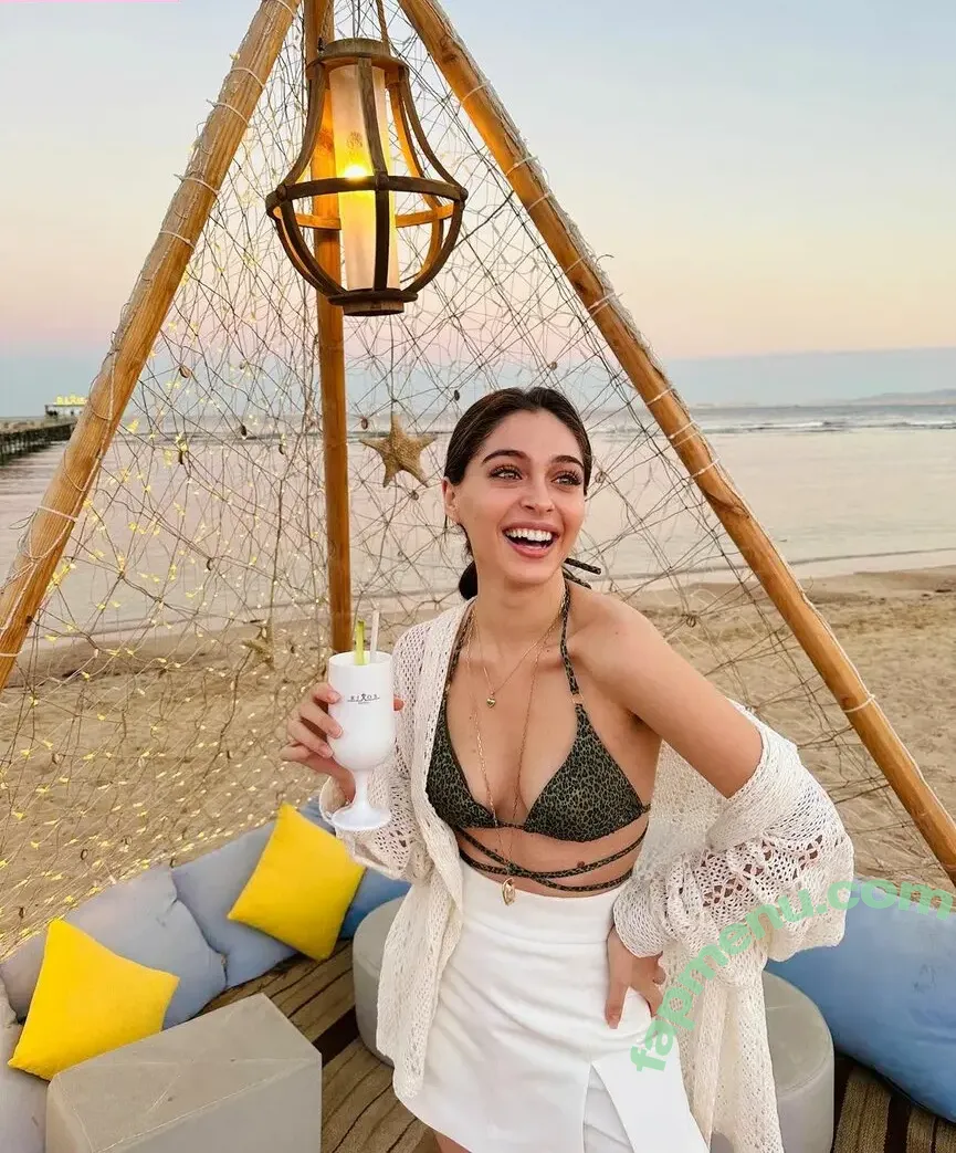 Cemre Baysel nude photo #0033 (cemrebaysel)