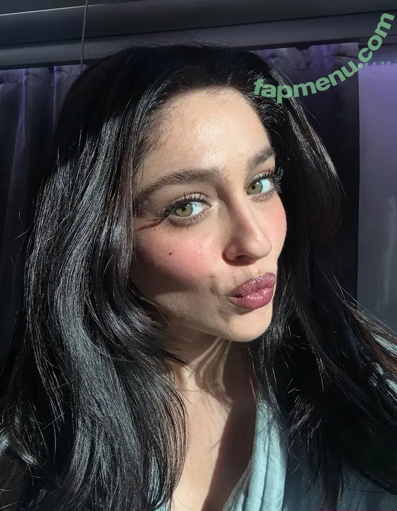 Cemre Baysel nude photo #0049 (cemrebaysel)