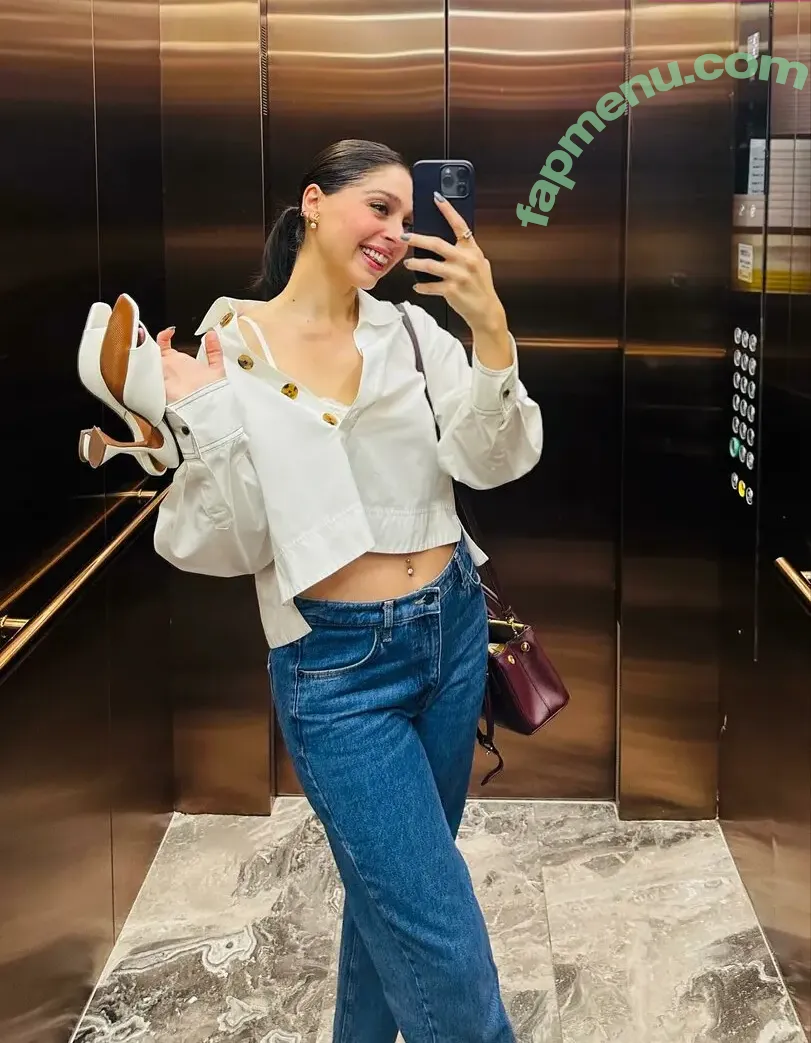 Cemre Baysel nude photo #0050 (cemrebaysel)