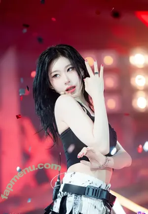ITZY (채령, chaerrry0 leaked nudes
