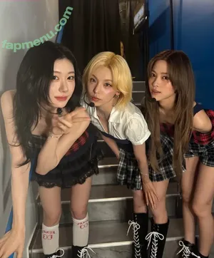 Chaeryeong / ITZY (채령 / chaerrry0 nude photo #0279